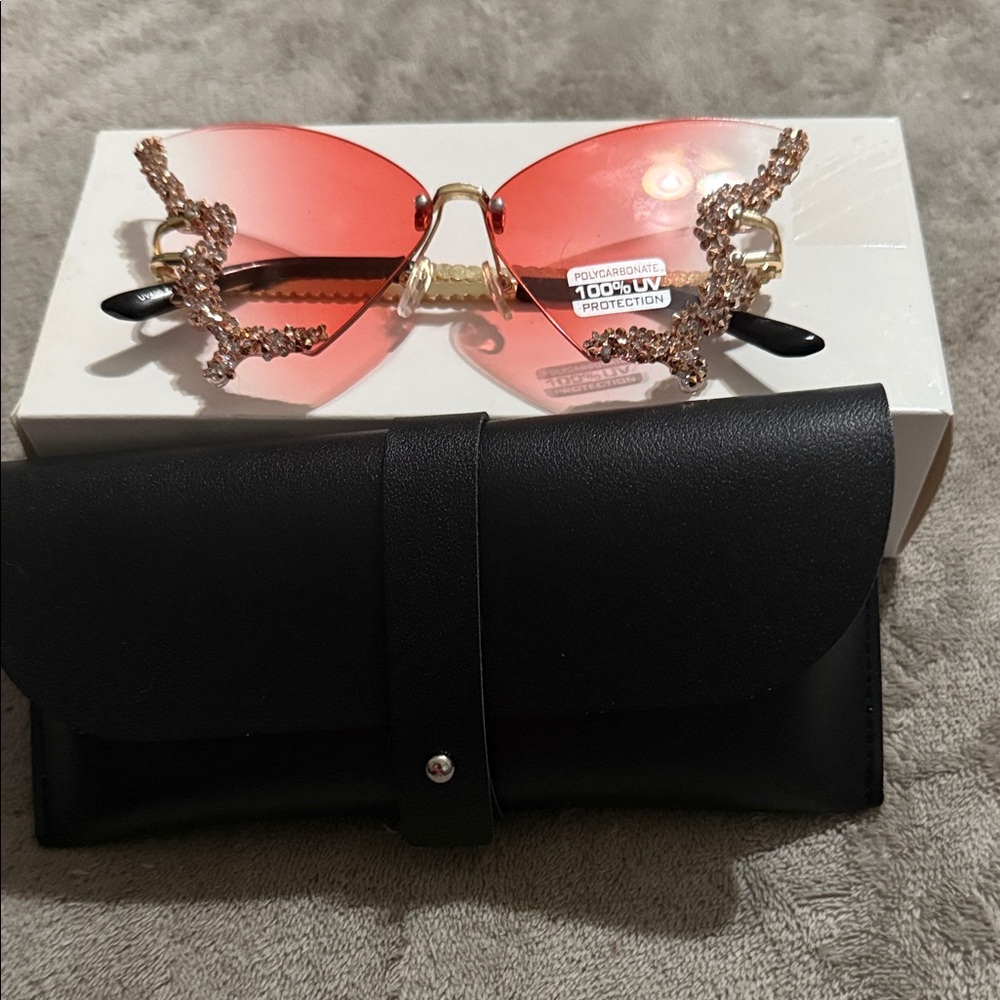 NEW 100% UV BUTTERFLY GLASSES WITH CASE